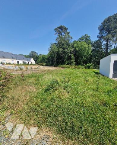 A Vendre à QUIMPER, sur la route des Plages, dans le lotissement Le Moulin des Landes, terrain ...