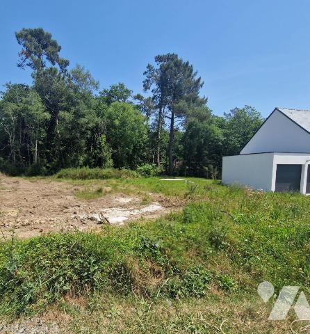 A Vendre à QUIMPER, sur la route des Plages, dans le lotissement Le Moulin des Landes, terrain ...