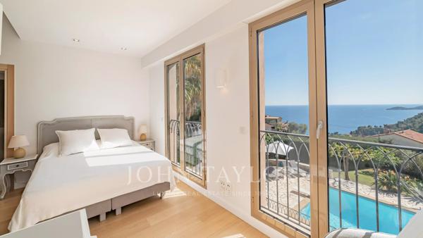 Villa vue mer – Jardin plat – Proche Monaco