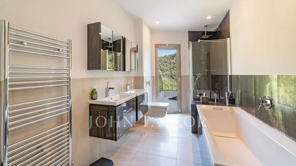 Villa vue mer – Jardin plat – Proche Monaco