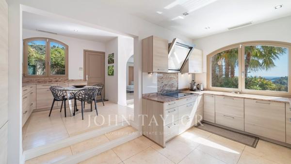 Villa vue mer – Jardin plat – Proche Monaco