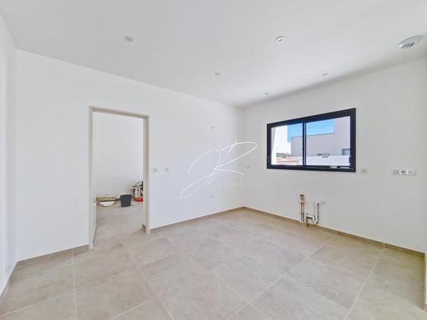 Villa neuve T6 4 chambres 139 m² piscine et garage