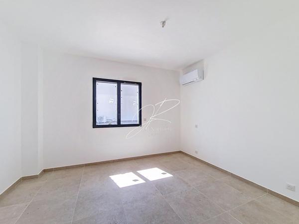 Villa neuve T6 4 chambres 139 m² piscine et garage