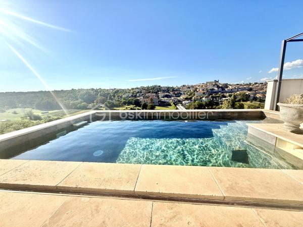 ✨ PROPRIÉTÉ D’EXCEPTION – VILLA 250 m² avec un T2 NEUF + GARAGE 150 m² + PISCINE – sur 2950 M² DE TERRAIN - VALENSOLE - PRIX 780 000 €

VALENSOLE 04210 – Une propriété d’exception aux prestations soignées

Dans un environnement privilégié à Valensole, découvrez cette magnifique propriété offrant environ 250 m² habitables, implantée sur un vaste terrain de 2 950 m², avec piscine, poolhouse et dépendances.

Dès l’entrée, vous serez séduit par les volumes, la qualité des prestations et l’atmosphère chaleureuse de cette maison pensée pour profiter pleinement du confort de vie en Provence.

🏡 UNE VILLA AUX BEAUX VOLUMES

La villa propose une immense pièce de vie, baignée de lumière, composée d’un espace salon/séjour convivial avec cheminée et climatisation gainable, ouvert sur une cuisine entièrement équipée.

Un véritable espace de vie familial, généreux et chaleureux, idéal pour recevoir et partager de beaux moments.

La partie nuit offre 3 belles chambres dont une avec un dressing attenant, avec climatisation, permettant à chacun de bénéficier d’un confort optimal.

☀️ EXTÉRIEURS & ART DE VIVRE

À l’extérieur, vous profiterez d’un agréable espace dédié à la détente avec une piscine et son poolhouse, parfait pour les journées estivales et les soirées entre amis ou en famille.

Le terrain de 2 950 m² offre de beaux espaces et un véritable sentiment de tranquillité.

🚗 UN GARAGE AUX POSSIBILITÉS EXCEPTIONNELLES

La propriété dispose également d’un immense garage d’environ 150 m², offrant de nombreuses possibilités : stationnement de plusieurs véhicules, atelier, stockage, espace professionnel ou encore projet personnel.

Mais ce n’est pas tout…

🏠 UN T2 INDÉPENDANT D’ENVIRON 50 m²

Un appartement T2 indépendant d’environ 50 m², entièrement neuf, vient compléter cette propriété.

Il dispose également d’une chambre et peut répondre à de nombreux projets :

➡️ accueillir famille et amis en toute indépendance
➡️ créer un espace pour un proche
➡️ générer un revenu locatif complémentaire
➡️ envisager une location saisonnière

Un véritable atout pour cette propriété.

⭐ CONFORT & PRESTATIONS

Environ 250 m² habitables
Terrain de 2 950 m²
Piscine
Poolhouse
Garage d’environ 150 m²
T2 indépendant neuf d’environ 50 m²
4 chambres dont 3 chambres dans la villa
Climatisation dans les chambres
Climatisation gainable dans la pièce de vie
Double vitrage
Volets roulants
Cuisine équipée
Cheminée
Aucun travaux à prévoir
Posez vos valises dès votre arrivée
📍 Valensole – 04210

Une propriété rare réunissant volumes, confort, dépendances et potentiel, dans un secteur recherché des Alpes-de-Haute-Provence.

DPE en cours de réalisation – informations à venir prochainement.

Amandine Magnan – BSK Immobilier
📞 06 79 99 89 89
🏡 Votre projet immobilier, avec passion et exigence.