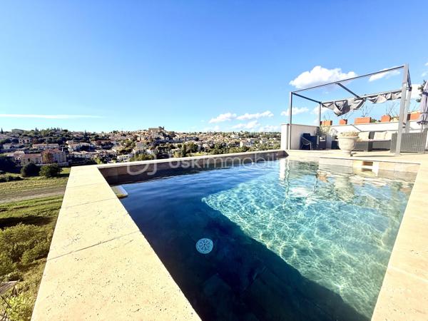 ✨ PROPRIÉTÉ D’EXCEPTION – VILLA 250 m² avec un T2 NEUF + GARAGE 150 m² + PISCINE – sur 2950 M² DE TERRAIN - VALENSOLE - PRIX 780 000 €

VALENSOLE 04210 – Une propriété d’exception aux prestations soignées

Dans un environnement privilégié à Valensole, découvrez cette magnifique propriété offrant environ 250 m² habitables, implantée sur un vaste terrain de 2 950 m², avec piscine, poolhouse et dépendances.

Dès l’entrée, vous serez séduit par les volumes, la qualité des prestations et l’atmosphère chaleureuse de cette maison pensée pour profiter pleinement du confort de vie en Provence.

🏡 UNE VILLA AUX BEAUX VOLUMES

La villa propose une immense pièce de vie, baignée de lumière, composée d’un espace salon/séjour convivial avec cheminée et climatisation gainable, ouvert sur une cuisine entièrement équipée.

Un véritable espace de vie familial, généreux et chaleureux, idéal pour recevoir et partager de beaux moments.

La partie nuit offre 3 belles chambres dont une avec un dressing attenant, avec climatisation, permettant à chacun de bénéficier d’un confort optimal.

☀️ EXTÉRIEURS & ART DE VIVRE

À l’extérieur, vous profiterez d’un agréable espace dédié à la détente avec une piscine et son poolhouse, parfait pour les journées estivales et les soirées entre amis ou en famille.

Le terrain de 2 950 m² offre de beaux espaces et un véritable sentiment de tranquillité.

🚗 UN GARAGE AUX POSSIBILITÉS EXCEPTIONNELLES

La propriété dispose également d’un immense garage d’environ 150 m², offrant de nombreuses possibilités : stationnement de plusieurs véhicules, atelier, stockage, espace professionnel ou encore projet personnel.

Mais ce n’est pas tout…

🏠 UN T2 INDÉPENDANT D’ENVIRON 50 m²

Un appartement T2 indépendant d’environ 50 m², entièrement neuf, vient compléter cette propriété.

Il dispose également d’une chambre et peut répondre à de nombreux projets :

➡️ accueillir famille et amis en toute indépendance
➡️ créer un espace pour un proche
➡️ générer un revenu locatif complémentaire
➡️ envisager une location saisonnière

Un véritable atout pour cette propriété.

⭐ CONFORT & PRESTATIONS

Environ 250 m² habitables
Terrain de 2 950 m²
Piscine
Poolhouse
Garage d’environ 150 m²
T2 indépendant neuf d’environ 50 m²
4 chambres dont 3 chambres dans la villa
Climatisation dans les chambres
Climatisation gainable dans la pièce de vie
Double vitrage
Volets roulants
Cuisine équipée
Cheminée
Aucun travaux à prévoir
Posez vos valises dès votre arrivée
📍 Valensole – 04210

Une propriété rare réunissant volumes, confort, dépendances et potentiel, dans un secteur recherché des Alpes-de-Haute-Provence.

DPE en cours de réalisation – informations à venir prochainement.

Amandine Magnan – BSK Immobilier
📞 06 79 99 89 89
🏡 Votre projet immobilier, avec passion et exigence.