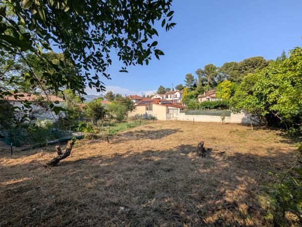 Terrain à vendre à La Penne-sur-Huveaune (13821) - Bouches-du-Rhône