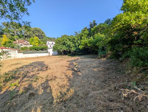 Terrain à vendre à La Penne-sur-Huveaune (13821) - Bouches-du-Rhône