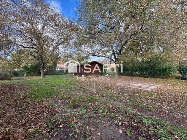 Superbe terrain, viabilisé, borné, clôturé avec puits