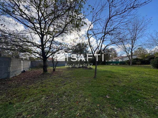 Superbe terrain, viabilisé, borné, clôturé avec puits