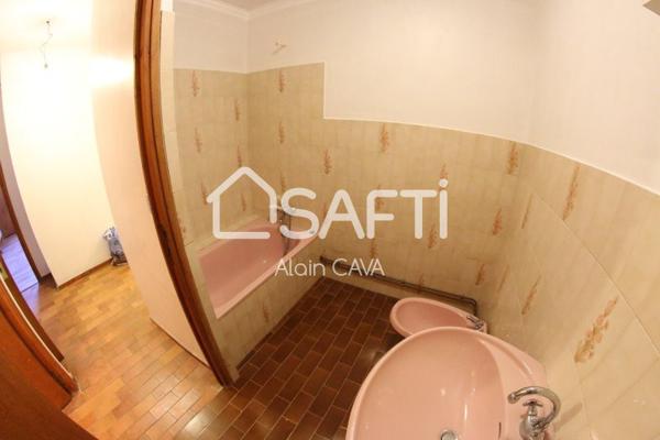 Maison de village sur 3 niveaux de 240m² divisé en 2 appartements avec garage