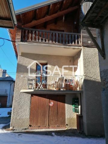 Maison de village sur 3 niveaux de 240m² divisé en 2 appartements avec garage