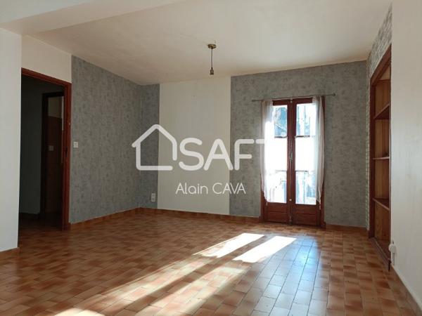 Maison de village sur 3 niveaux de 240m² divisé en 2 appartements avec garage