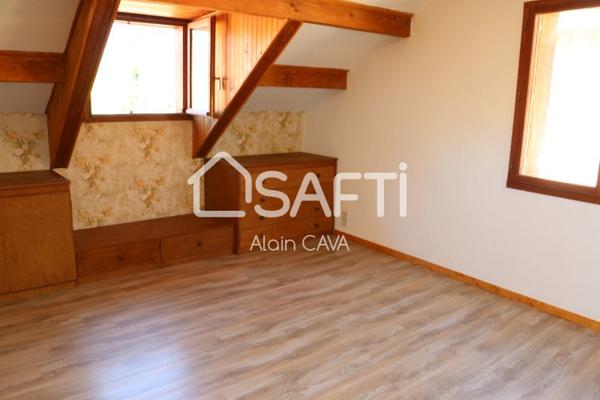 Maison de village sur 3 niveaux de 240m² divisé en 2 appartements avec garage