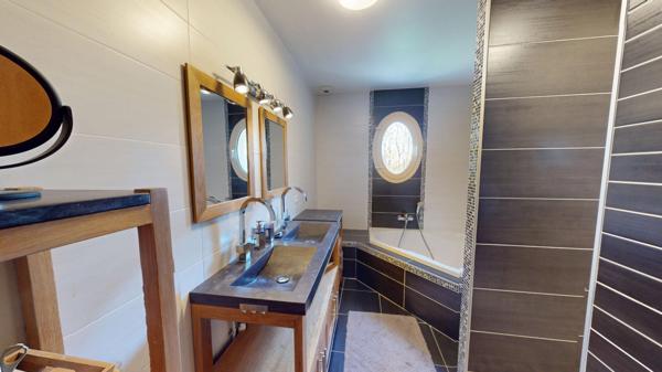 MONTFERMEIL-FRANCEVILLE LUXUEUSE MAISON D'ARCHITECTE, UN HAVRE DE PAIX AUX PORTES DE PARIS (230 m2)