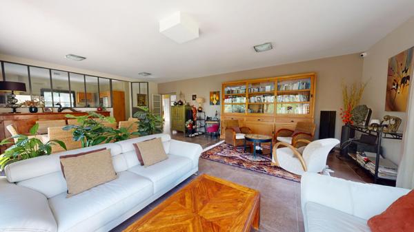 MONTFERMEIL-FRANCEVILLE LUXUEUSE MAISON D'ARCHITECTE, UN HAVRE DE PAIX AUX PORTES DE PARIS (230 m2)