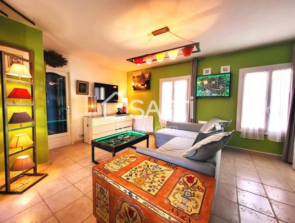 IDEAL INVESTISSEUR  : Bel appartement T4 de 66m2 carrez rénové avec parking privatif et cave- centre ville COGOLIN commerces école et collège à pied !