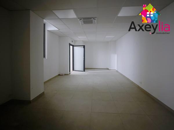 Le Coteau (42120) A LOUER - LE COTEAU - LOCAL PROFESSIONNEL ENTIÈREMENT RÉNOVÉ DE 53M2