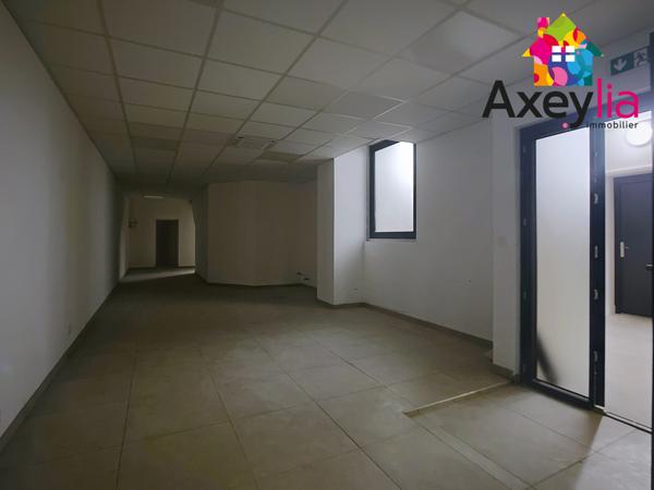 Le Coteau (42120) A LOUER - LE COTEAU - LOCAL PROFESSIONNEL ENTIÈREMENT RÉNOVÉ DE 53M2