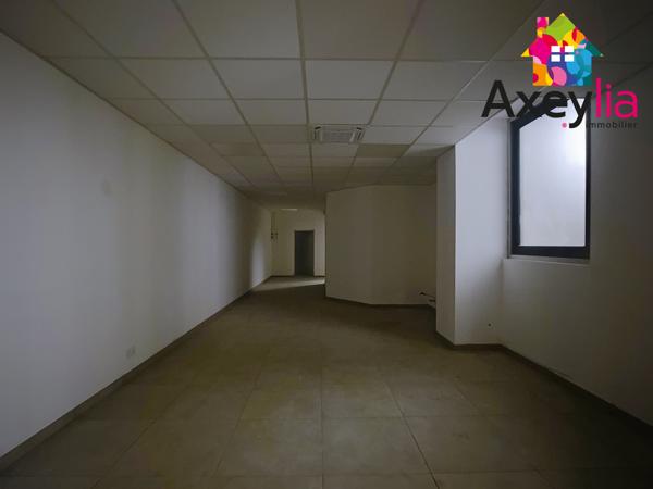 Le Coteau (42120) A LOUER - LE COTEAU - LOCAL PROFESSIONNEL ENTIÈREMENT RÉNOVÉ DE 53M2