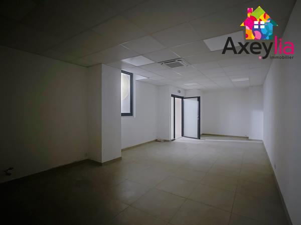 Le Coteau (42120) A LOUER - LE COTEAU - LOCAL PROFESSIONNEL ENTIÈREMENT RÉNOVÉ DE 53M2