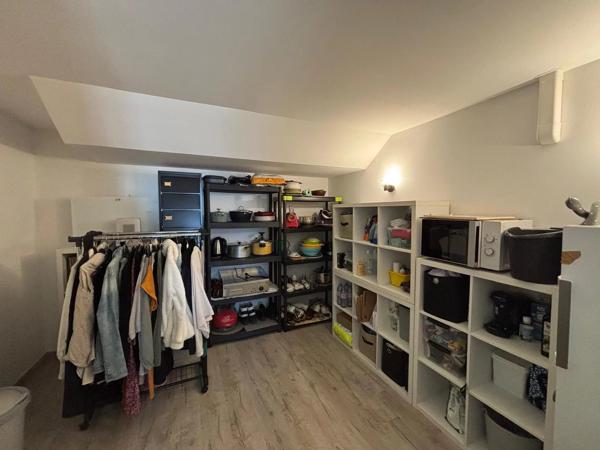 Maison contemporaine de 4 chambres, nécessitant peu d'entretien