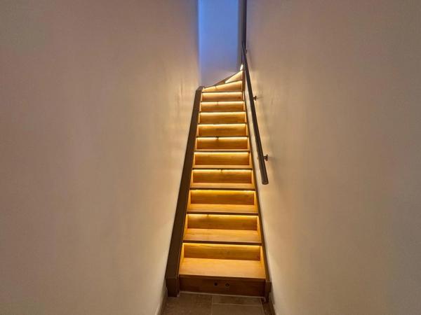 Maison contemporaine de 4 chambres, nécessitant peu d'entretien