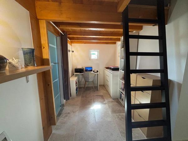 Maison contemporaine de 4 chambres, nécessitant peu d'entretien