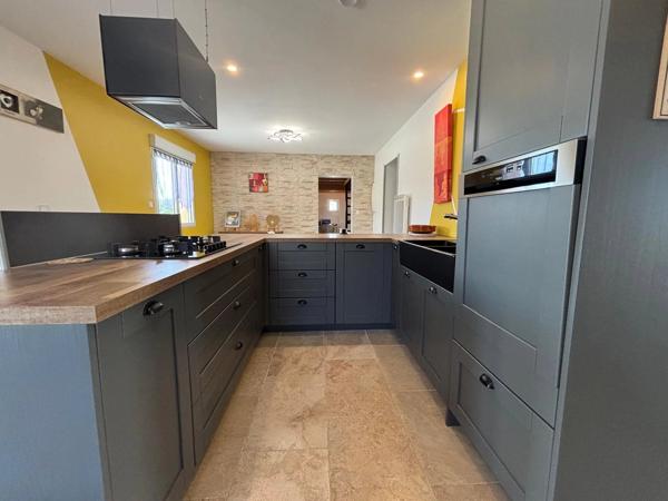 Maison contemporaine de 4 chambres, nécessitant peu d'entretien