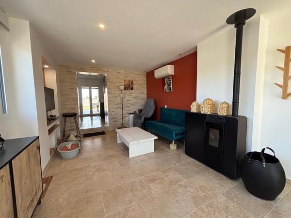 Maison contemporaine de 4 chambres, nécessitant peu d'entretien