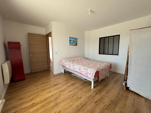 Maison contemporaine de 4 chambres, nécessitant peu d'entretien