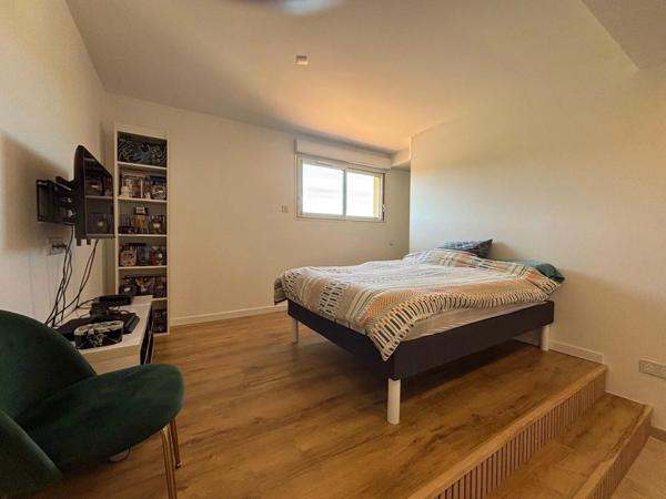 Maison contemporaine de 4 chambres, nécessitant peu d'entretien