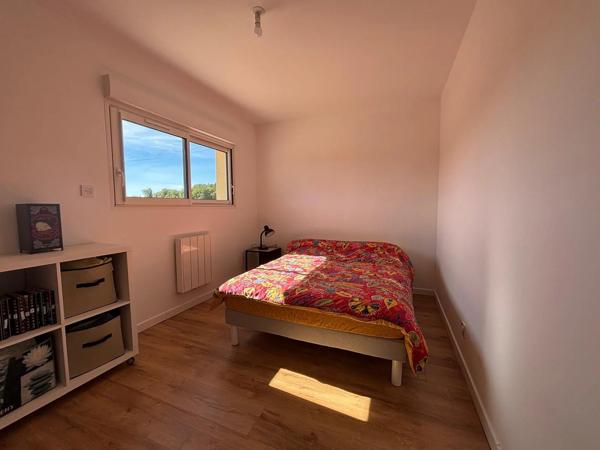 Maison contemporaine de 4 chambres, nécessitant peu d'entretien