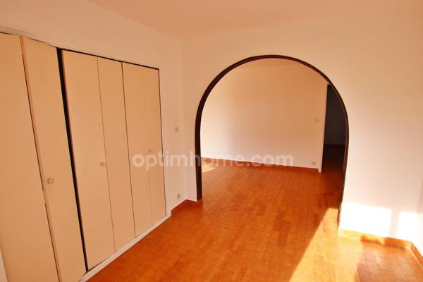 Sète Métairies – Dernier étage avec terrasse, vue mer, ascenseur, parking + cave (56 m²)