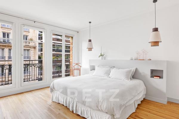 Duplex cathédrale aux volumes spectaculaires avec chambre de service