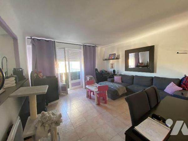 A VENDRRE/NUE PROPRIETE D'UN APPARTEMENT/TOULON : au sein du quartier Aguillon, dans une coprop...
