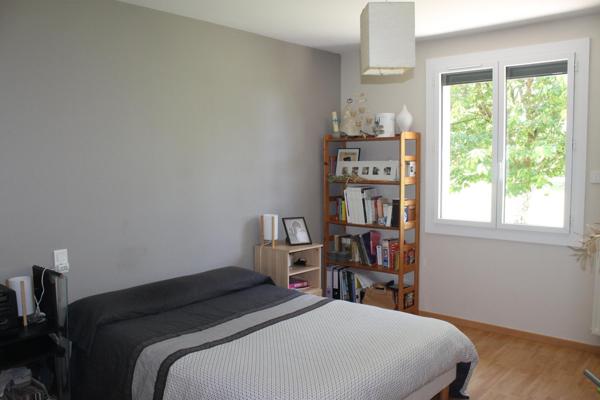 Très belle maison traditionnelle au milieu d'un parc arboré avec piscine et terrain de pétanque