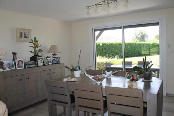 Très belle maison traditionnelle au milieu d'un parc arboré avec piscine et terrain de pétanque