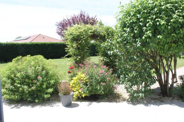 Très belle maison traditionnelle au milieu d'un parc arboré avec piscine et terrain de pétanque