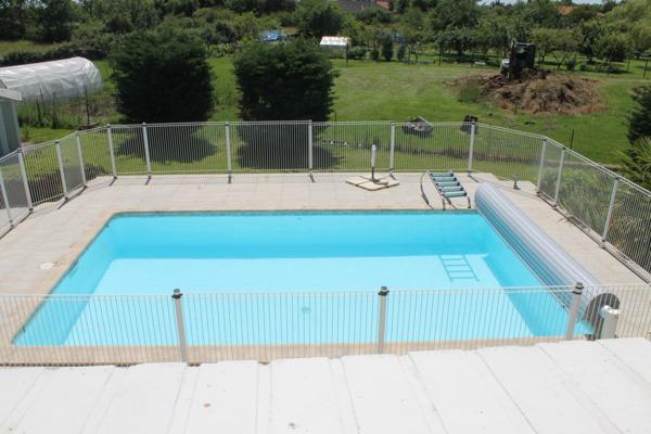 Très belle maison traditionnelle au milieu d'un parc arboré avec piscine et terrain de pétanque