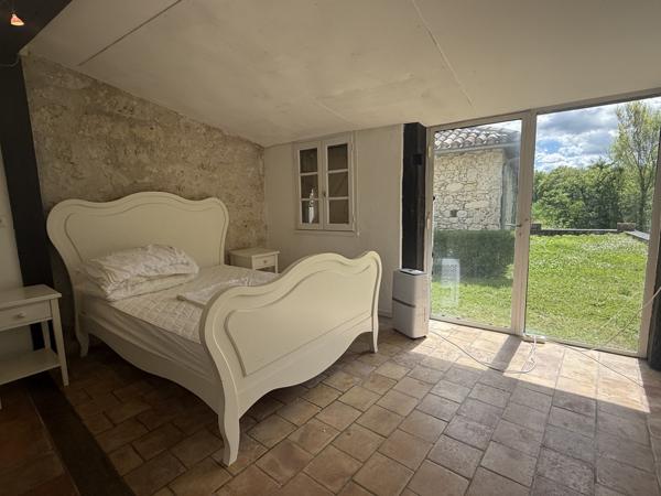 Bourg-de-Visa (82190) BOURG DE VISA Maison authentique en pierre avec 4 chambres, grange et piscine 4857m2 jardin