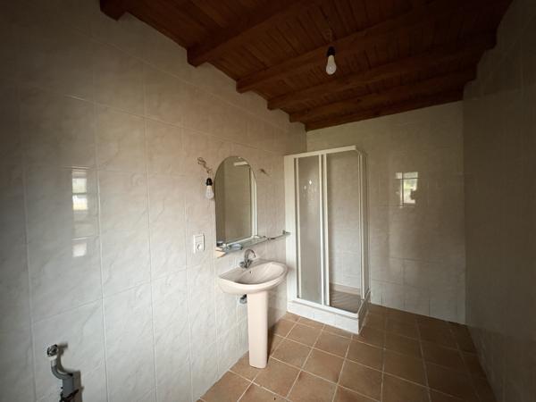 Bertholène (12310) À Bertholène, Maison en pierre avec jardin & 3/4 pièces.