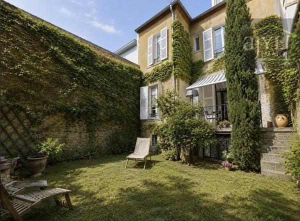 Maison
         5 pièces
        - 120 m² 440 000 € *