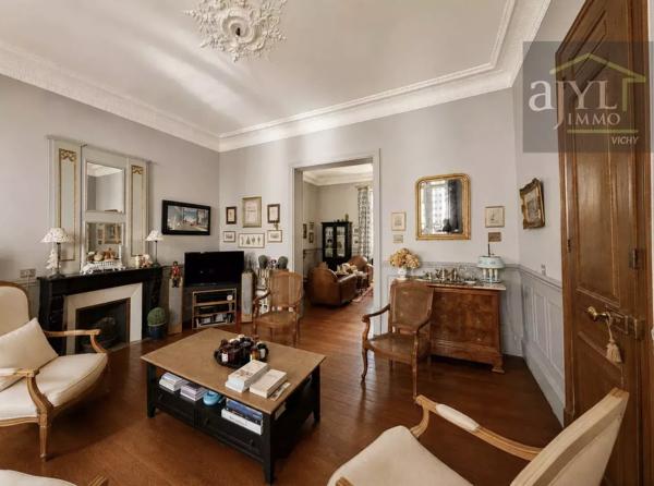 Maison
         5 pièces
        - 120 m² 440 000 € *