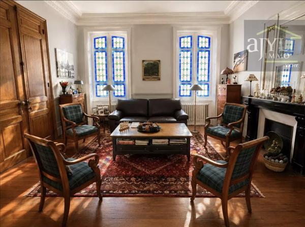 Maison
         5 pièces
        - 120 m² 440 000 € *