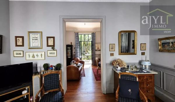 Maison
         5 pièces
        - 120 m² 440 000 € *