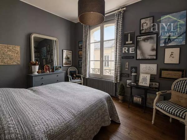 Maison
         5 pièces
        - 120 m² 440 000 € *
