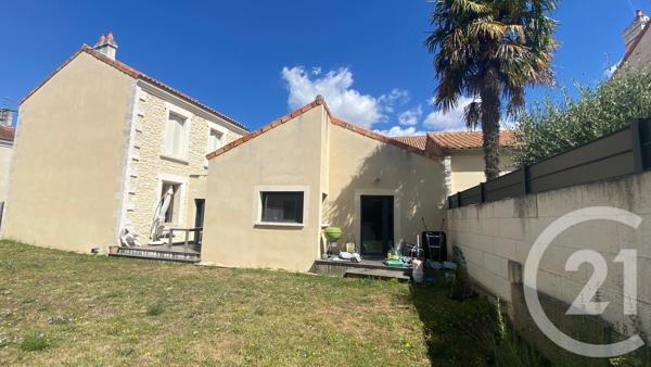 Maison à vendre  7 pièces - 125 m 2   ANGOULEME  - 16