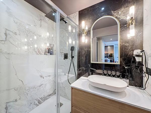 Bron (69500) Appartement Bron – T2 40 m² rénové – Balcon, Garage, T8