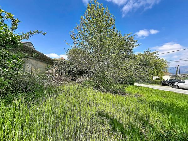 POISY _ Terrain constructible et viabilisé, de 895 m², à vendre