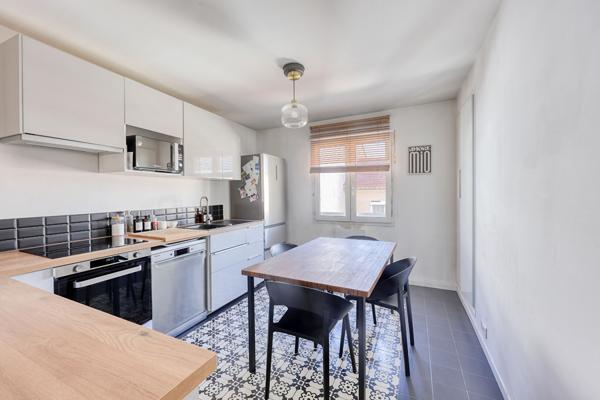 Appartement avec terrasse proche du port